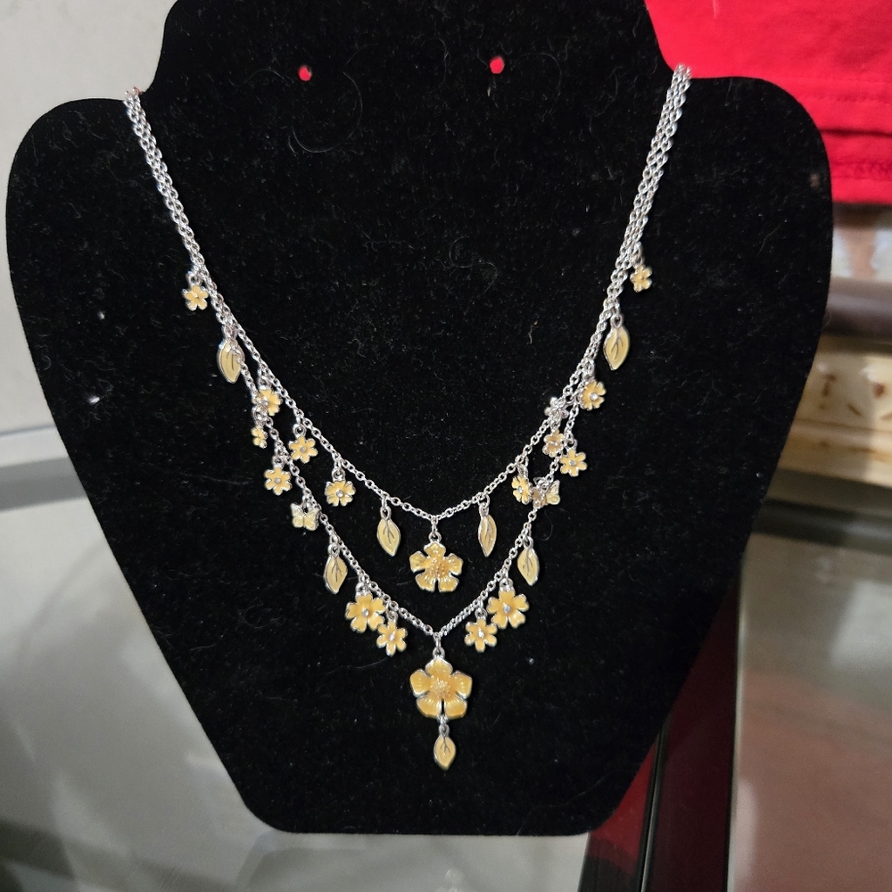 DOUBLE FLORAL NECKLACE WITH EXTENDER
